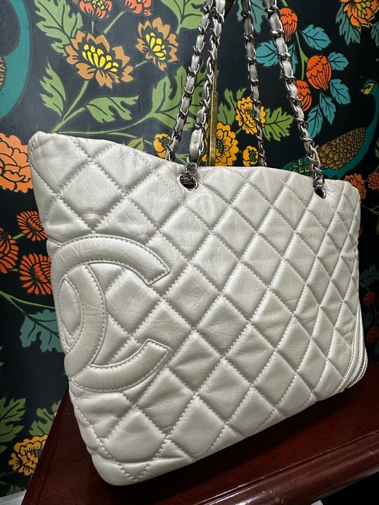 Chanel Cambon Ligne Tote Cream Lambskin | Quilted CC Chain Shoulder Bag (C8) - Picture 4 of 16